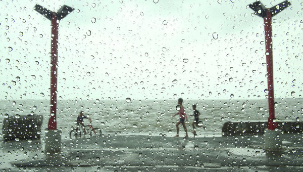 Тайфун "Дуджуан" © AP Photo/ Aaron Favila